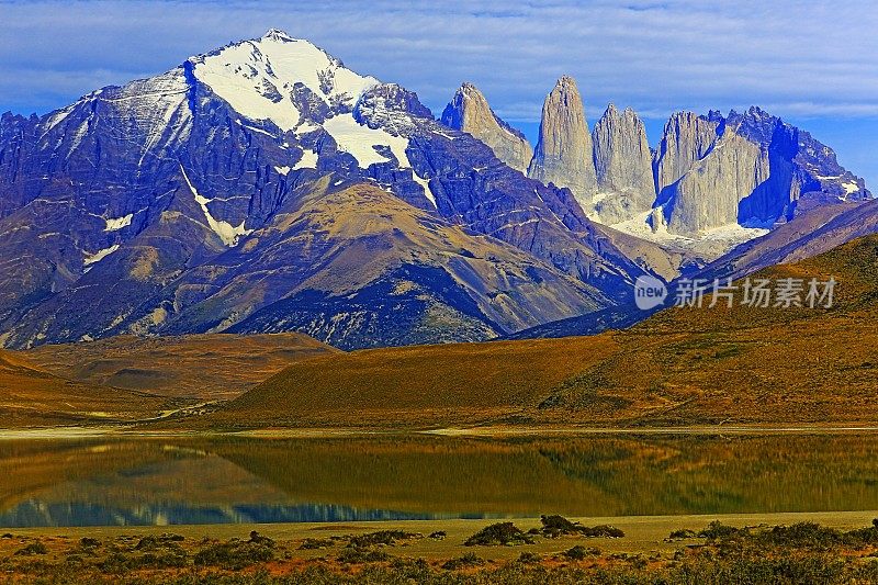 Torres Del Paine的风景，山脉，镜像pehoe湖，巴塔哥尼亚